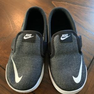 Nike toddler slip on sneakers